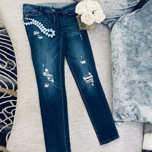 (Item no. 1) Jeans with distressed Sequins detail